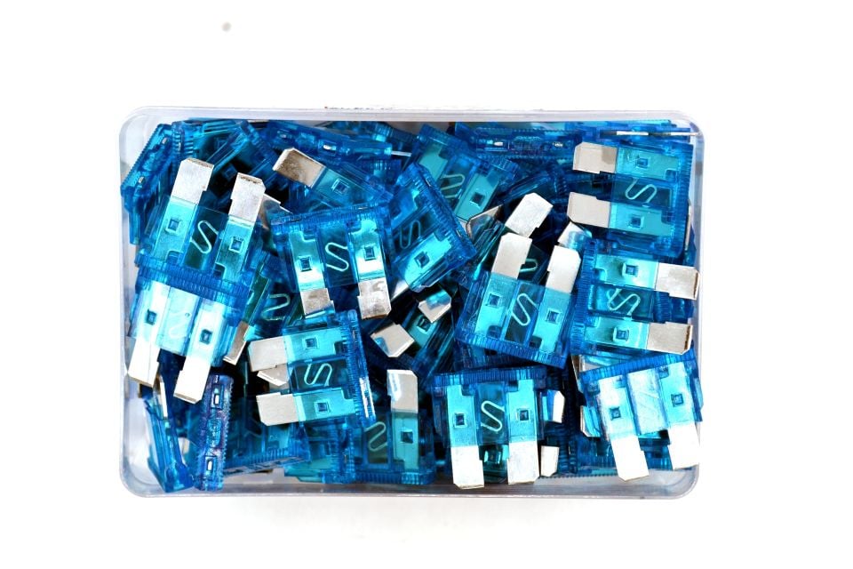 100 Adet 15A Mavi Standart Oto Bıçak Sigorta 12V - 32V DC