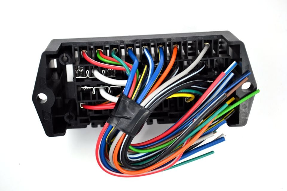 Üniversal Bıçak Sigorta Kutusu 15 Yuvalı Bakır Kablolu