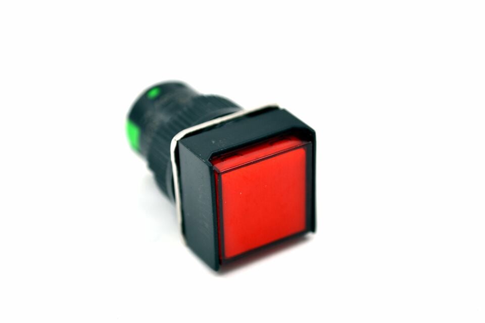 16mm Yaylı Buton Anahtar 12V 24V DC 20A Kırmızı Işıklı Kare 5 Pin 1NO/1NC MT-ANY15