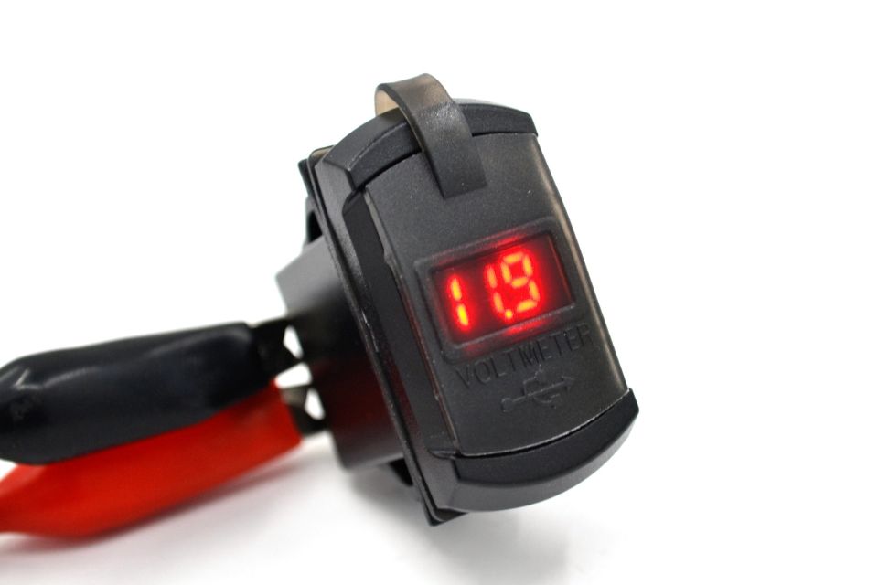 12V 24V DC USB 4.2A Şarj Port Voltmetreli Dikdörtgen Kırmızı Rakam MT-SK53