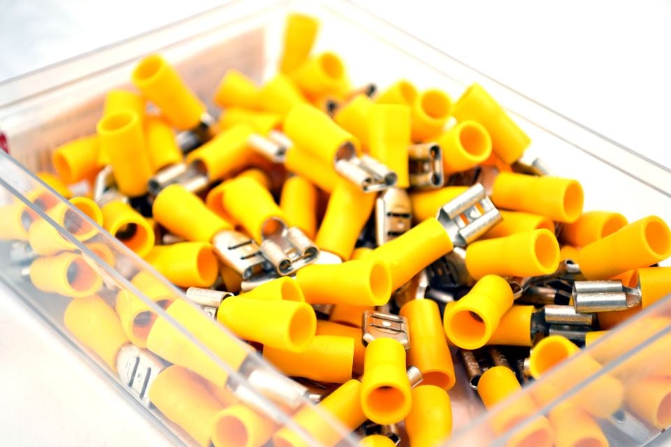 100 Adet 4,00-6,00mm Kablo Ucu 6,3 Dişi Fiş Sarı Sıkmalı MT-SPDS63