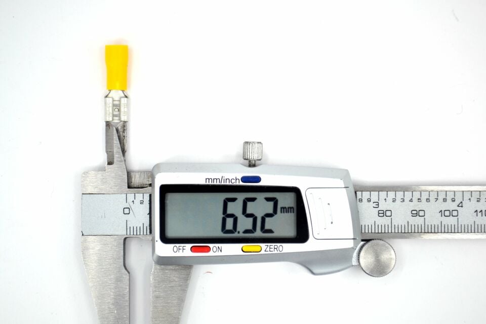 100 Adet 4,00-6,00mm Kablo Ucu 6,3 Dişi Fiş Sarı Sıkmalı MT-SPDS63