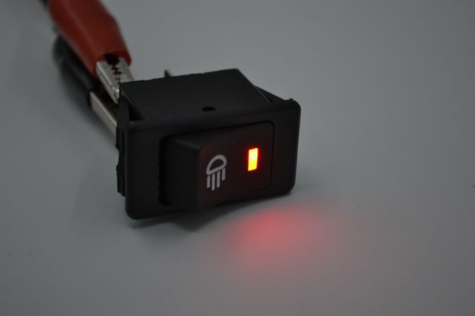 1-0 Far Lamba Anahtarı Kırmızı Ledli 12V 35A 4 Pin Dikdörtgen MT-ANK30