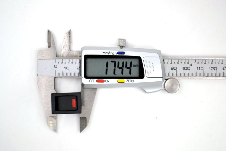 12V Oto Elektrik Anahtarı Kırmızı Ledli Siyah Dikdörtgen 1-0 MT-ANK27