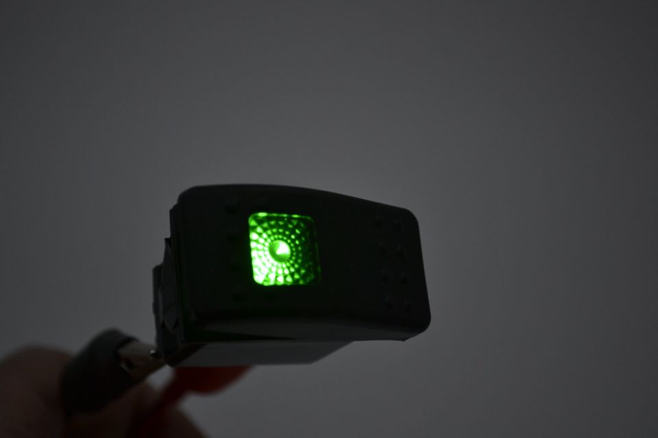 Marine Karavan Anahtar 12V 24V Yeşil Işıklı Carling Tip 1-0 MT-ANK25