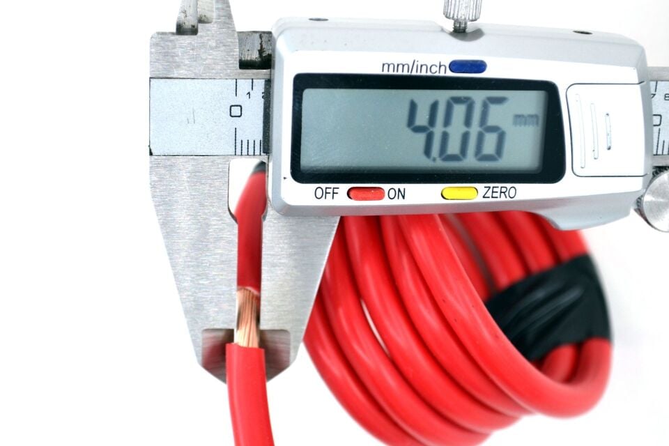 1 Metre 10mm² Kırmızı Bakır Akü Kablosu Fly