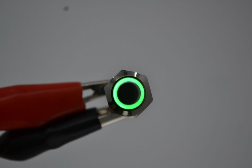 12mm Kalıcı Anahtar 12V 24V Yeşil Işıklı Yuvarlak Metal MT-ANK14