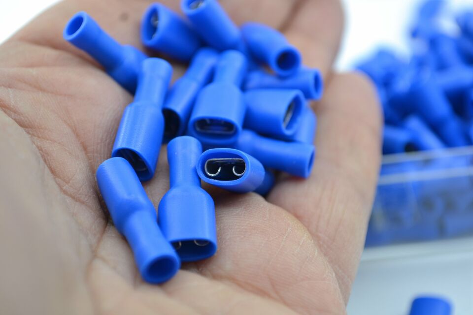 100 Adet 1,50-2,50mm Kablo Ucu 6,3 Dişi Fiş Mavi Izolasyonlu Sıkmalı MT-SKDM63