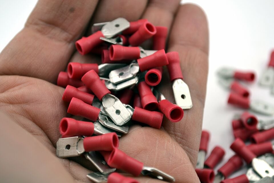 200 Adet 0,50-1,50mm Kablo Ucu 6,3 Erkek Kırmızı Izolasyonlu Sıkmalı MT-SKEK63