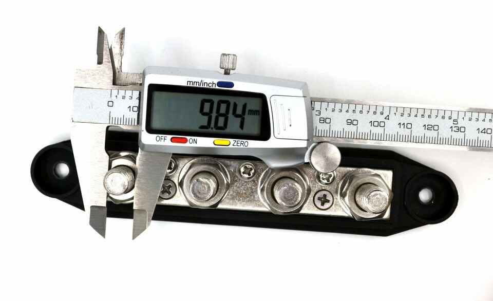 Kutulu Şase Terminali 250A 3XM4 Vidalı 4XM10 Kutuplu