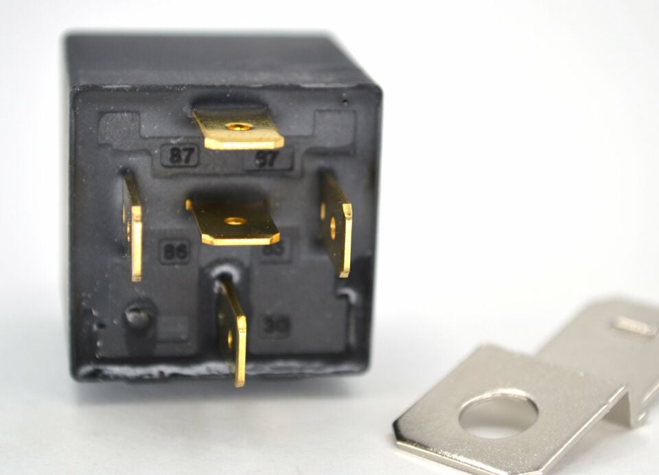 12V 40A Mini Röle 5 Fişli Su Geçirmez Tek Platin Çift 87 Bacak