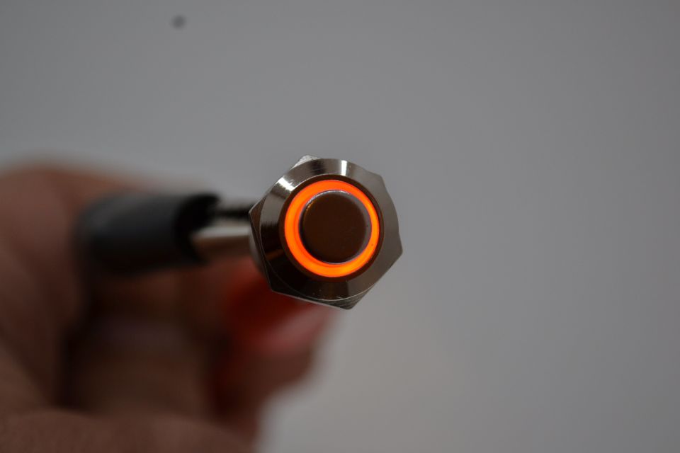 12mm Yaylı Buton Anahtar 12V 24V Kırmızı Işıklı Yuvarlak Metal MT-ANY02