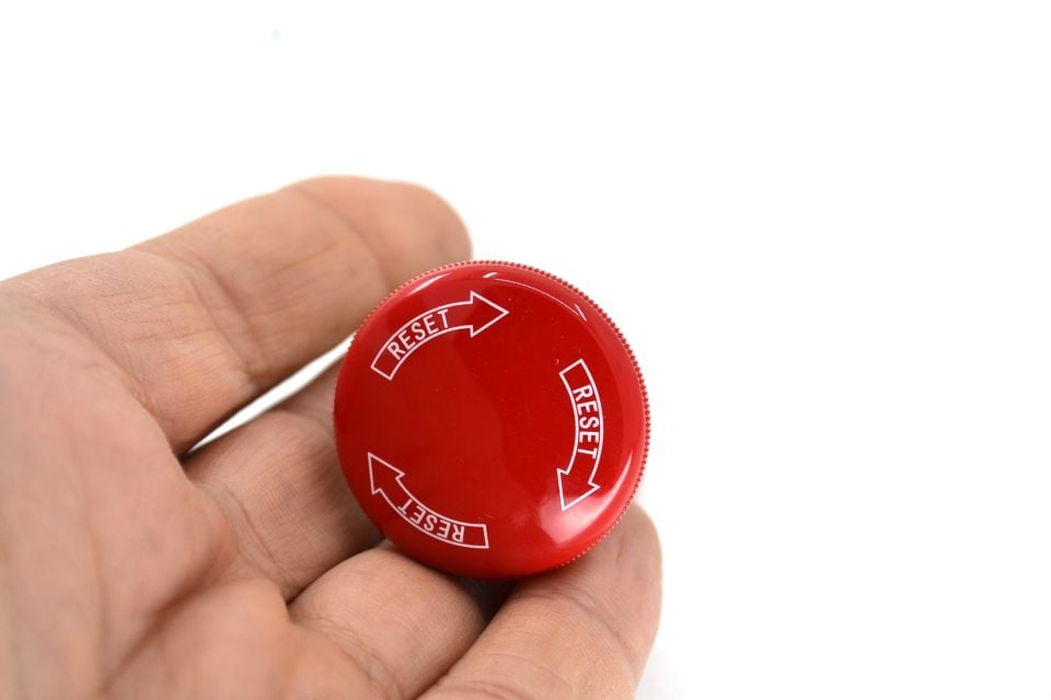 Acil Stop Bas Çevir Kırmızı Anahtar Buton 2NC 33mm MT-ANK15