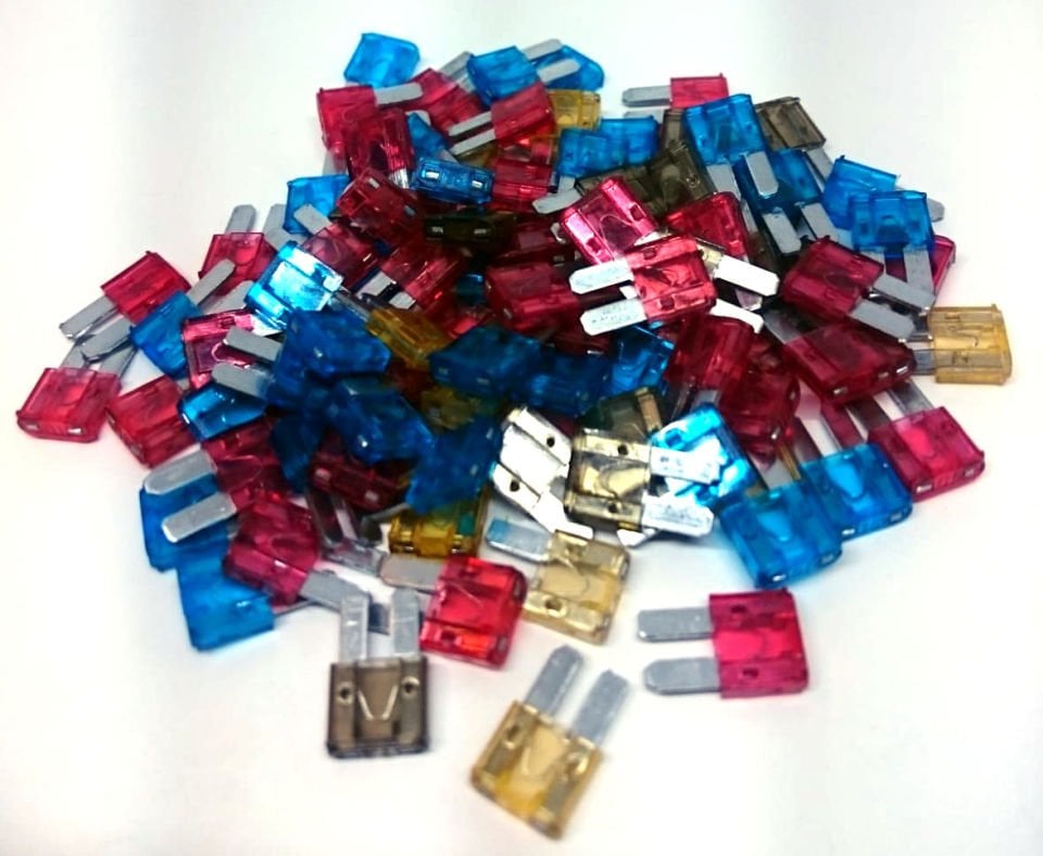 100 Adet Mikro 2 Bıçak Sigorta Karışık Amperli Paket