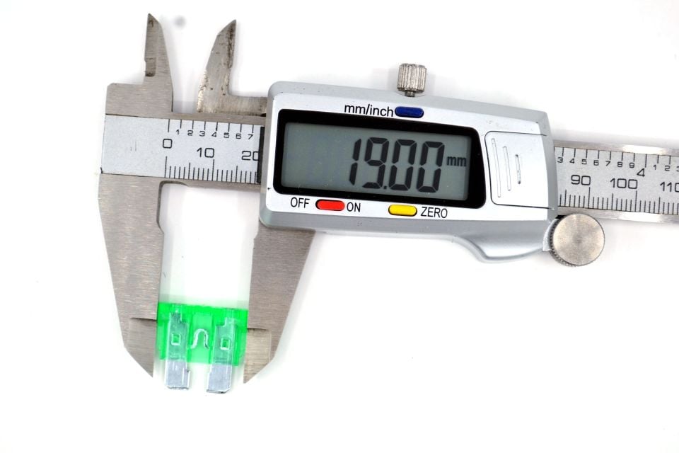 100 Adet 30A Yeşil Standart Oto Bıçak Sigorta 12V - 32V DC