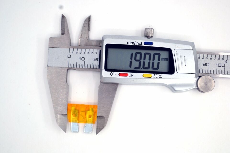 100 Adet 5A Turuncu Standart Oto Bıçak Sigorta 12V - 32V DC