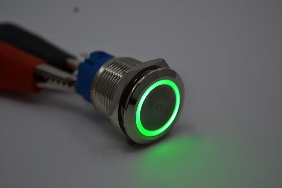 19mm Kalıcı Metal Anahtar Yeşil Işıklı 1NO/1NC 12V 24V 1-0 MT-ANK24