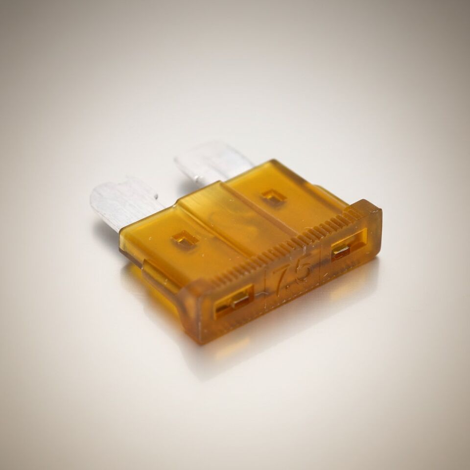 100 Adet 7,5A Kahverengi Standart Oto Bıçak Sigorta 12V - 32V DC