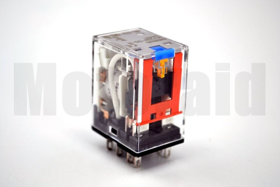 24VDC 10A 8 Pin Röle Kalın