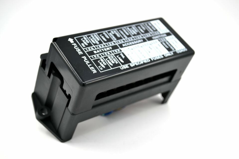 Üniversal Bıçak Sigorta Kutusu 15 Yuvalı Bakır Kablolu