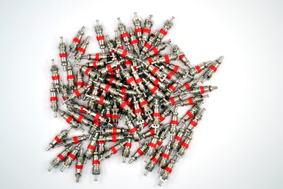 100 Adet Kısa Lastik Sibop İğnesi Kırmızı Conta 9001 Prinç Malzeme