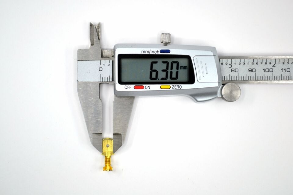 500 Adet 6,3 Kısa Erkek Sarı Fiş Prinç Terminal Tırnaklı Kablo Ucu