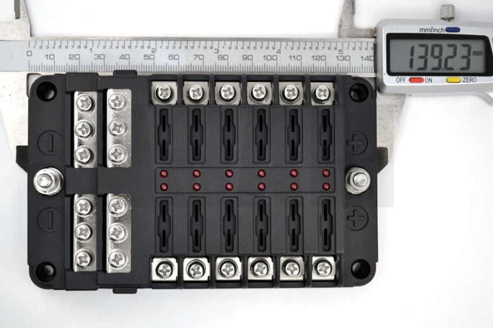 Şase Baralı Bıçak Sigorta Kutusu 12 Port İkaz Ledli Etiketli MT-SY12BARA