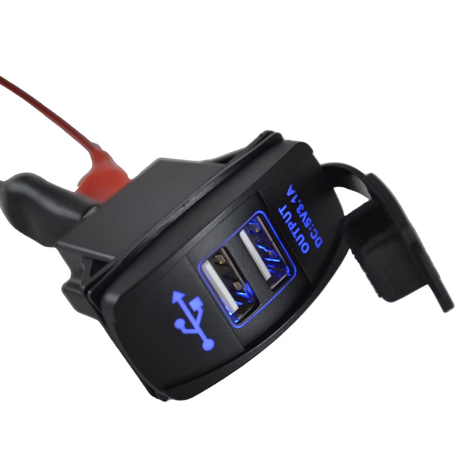 12V 24V DC USB 3,1A Şarj Port Dikdörtgen Mavi Işık MT-UM03