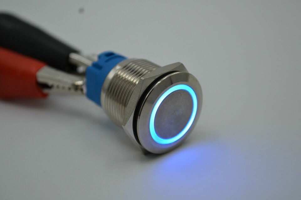 19mm Yaylı Metal Buton Mavi Işıklı 1NO/1NC Anahtar 12V 24V MT-ANY23