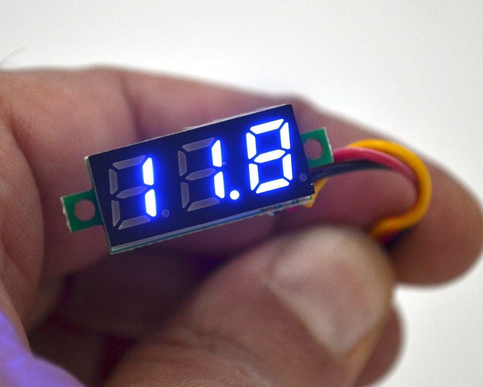 Dijital DC Voltmetre 0-100V Mavi Rakam Çerçevesiz Dikdörgen Küçük MT-GP11