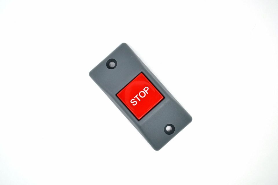 Otobüs Stop Duracak Butonu Gri Zemin Kırmızı Düğme Düz Tip