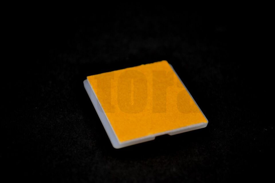 100 Adet Beyaz 28x28 Yapışkanlı Kroşe Ortadan Delikli (Kablo Bağı Genişliği 4,8mm'e Kadar)