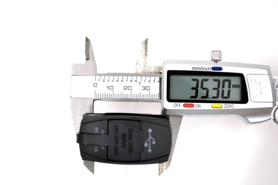 12V 24V DC USB 3,1A Şarj Port Dikdörtgen Kırmızı Işık MT-SK51