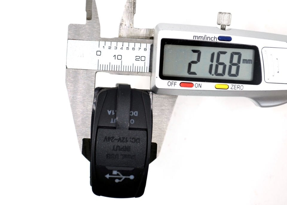 12V 24V DC USB 3,1A Şarj Port Dikdörtgen Kırmızı Işık MT-SK51