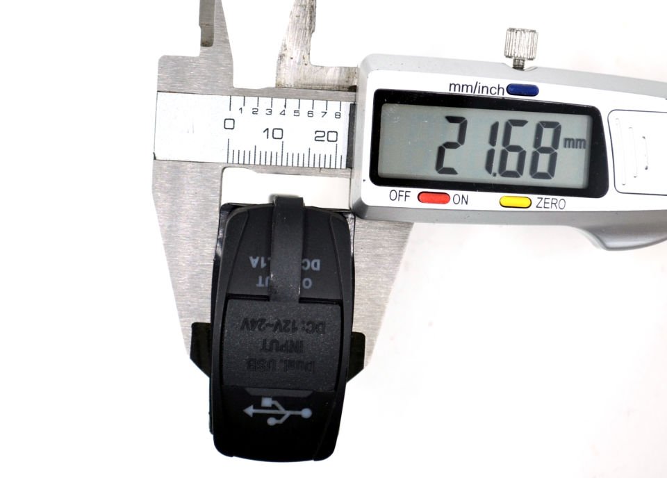 12V 24V DC USB 3,1A Şarj Port Dikdörtgen Kırmızı Işık MT-SK51