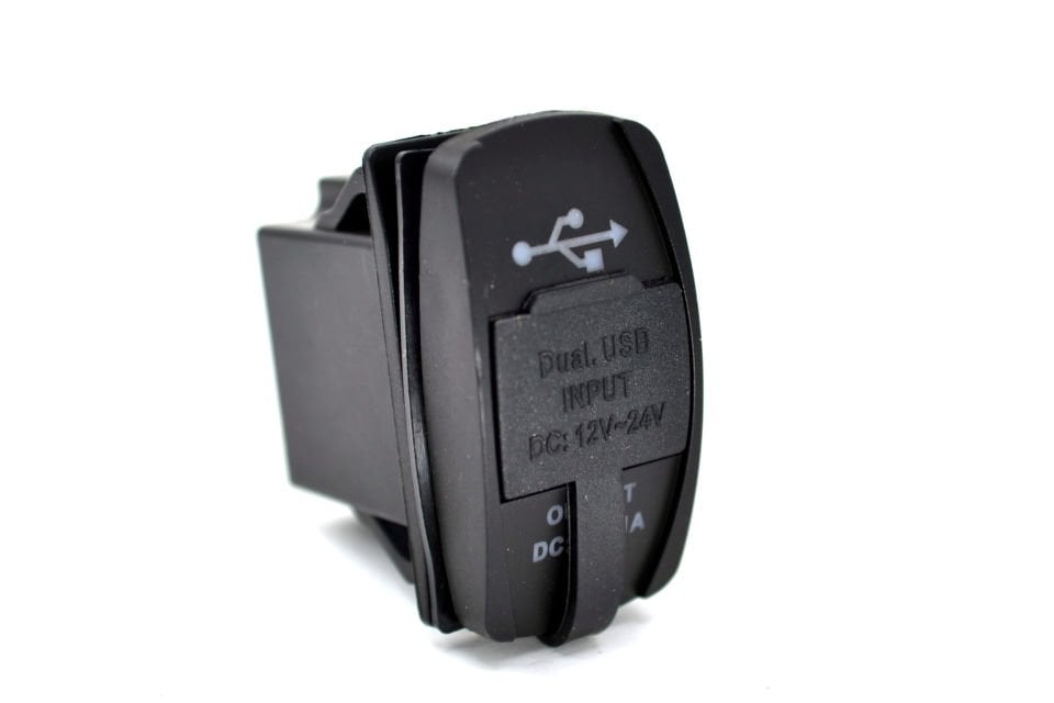 12V 24V DC USB 3,1A Şarj Port Dikdörtgen Kırmızı Işık MT-SK51