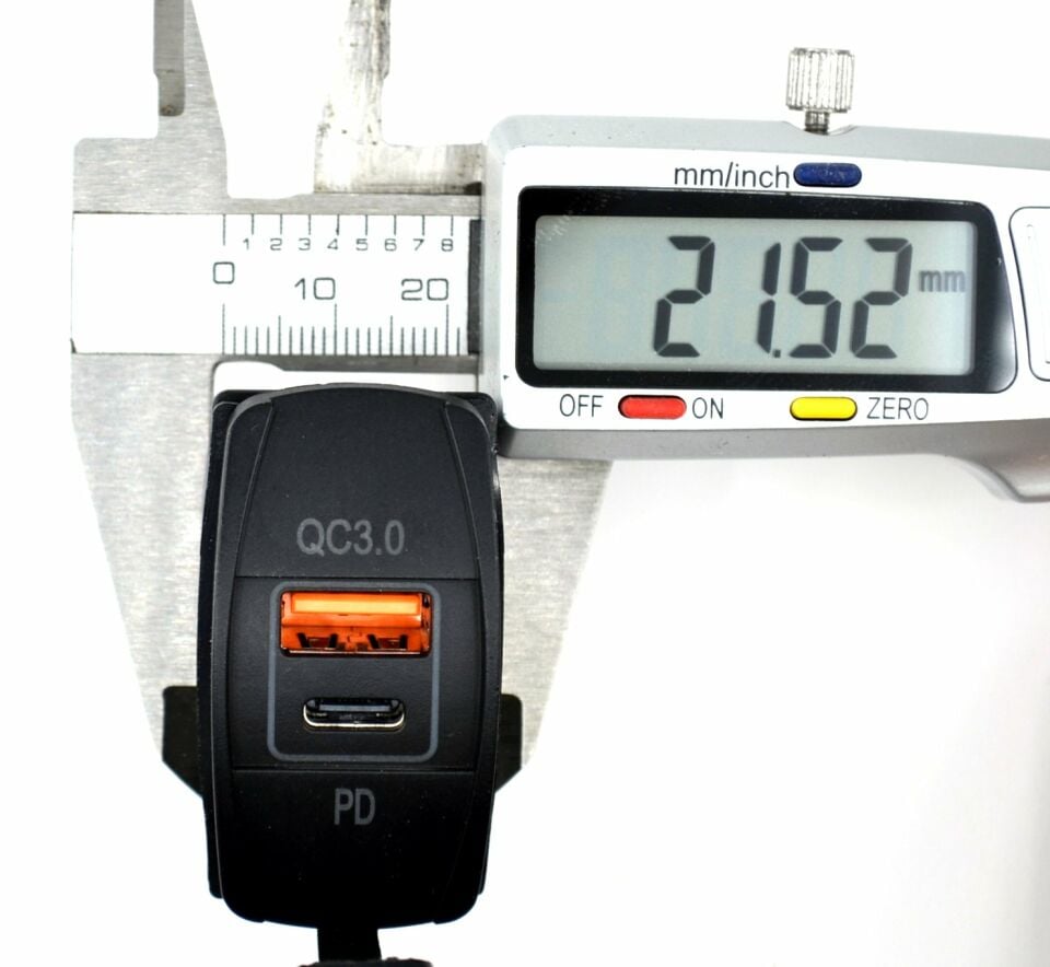 12V 24V DC USB QC3.0 Type-C PD Şarj Port Dikdörtgen Mavi Işık ENG PRO PB1132