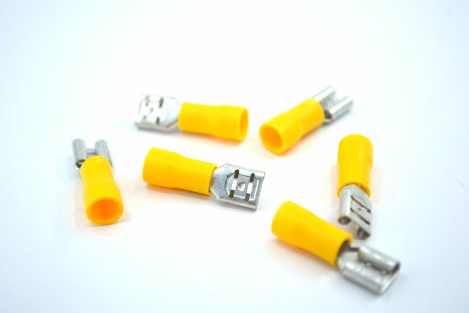 100 Adet 4,00-6,00mm Kablo Ucu 6,3 Dişi Fiş Sarı Sıkmalı TPFD-5638