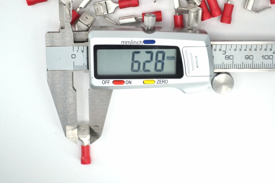 100 Adet 0,50-1,50mm Kablo Ucu 6,3 Erkek Dişi Dönüşlü Fiş Kırmızı Sıkmalı TPFDEG-1861