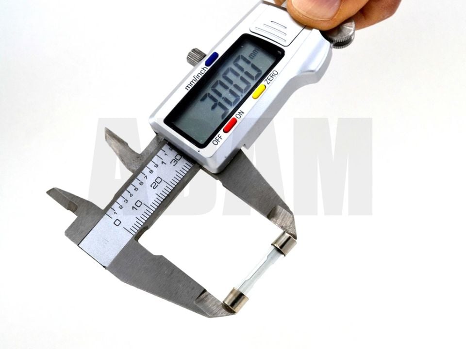 100 Adet 25 Amper Cam Sigorta 25A 6X30mm MT-CAM3025