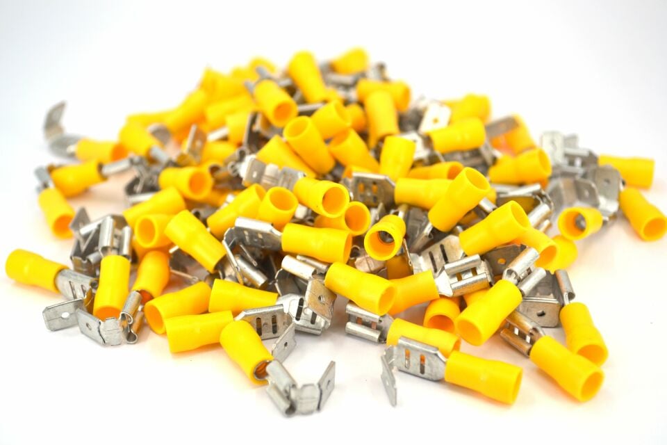 100 Adet 4,00-6,00mm Kablo Ucu 6,3 Erkek Dişi Dönüşlü Fiş Sarı Sıkmalı TPFDEG-5866