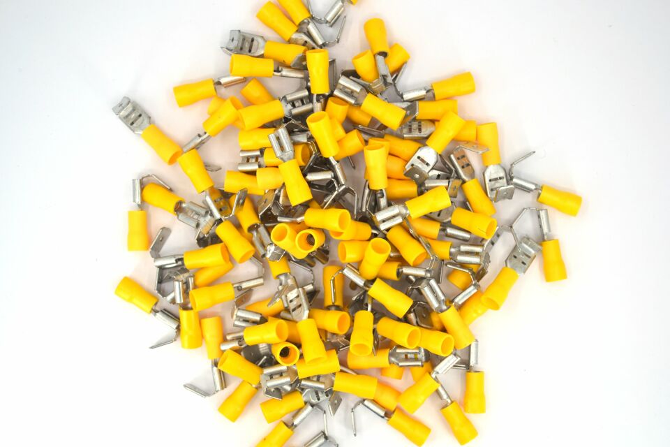 100 Adet 4,00-6,00mm Kablo Ucu 6,3 Erkek Dişi Dönüşlü Fiş Sarı Sıkmalı TPFDEG-5866