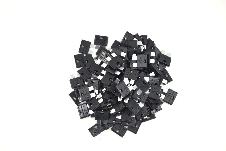 100 Adet 1 Amper Siyah Standart Bıçak Sigorta 1A